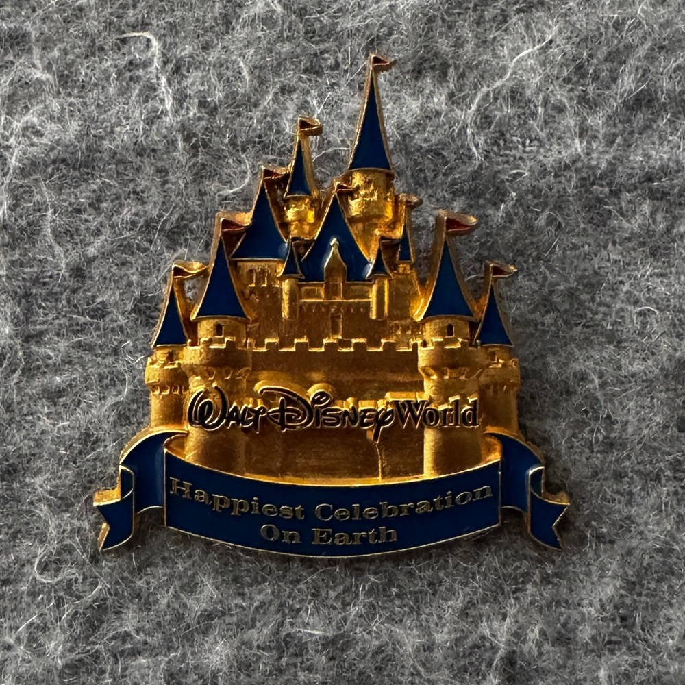 Disney Pin Trading 2005 Happiest Celebration on Earth
